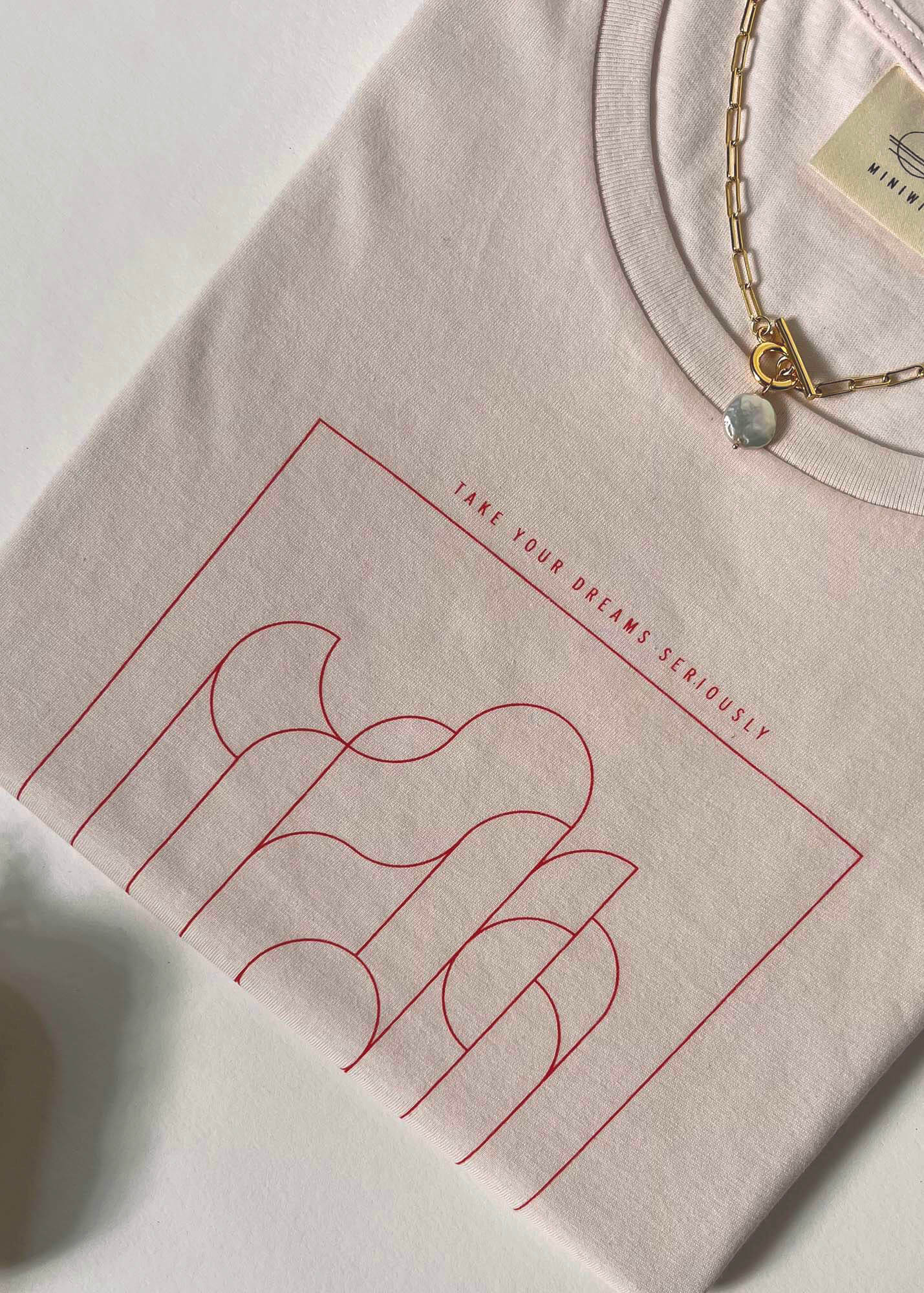 minimalistic graphic tshirt in candy pink