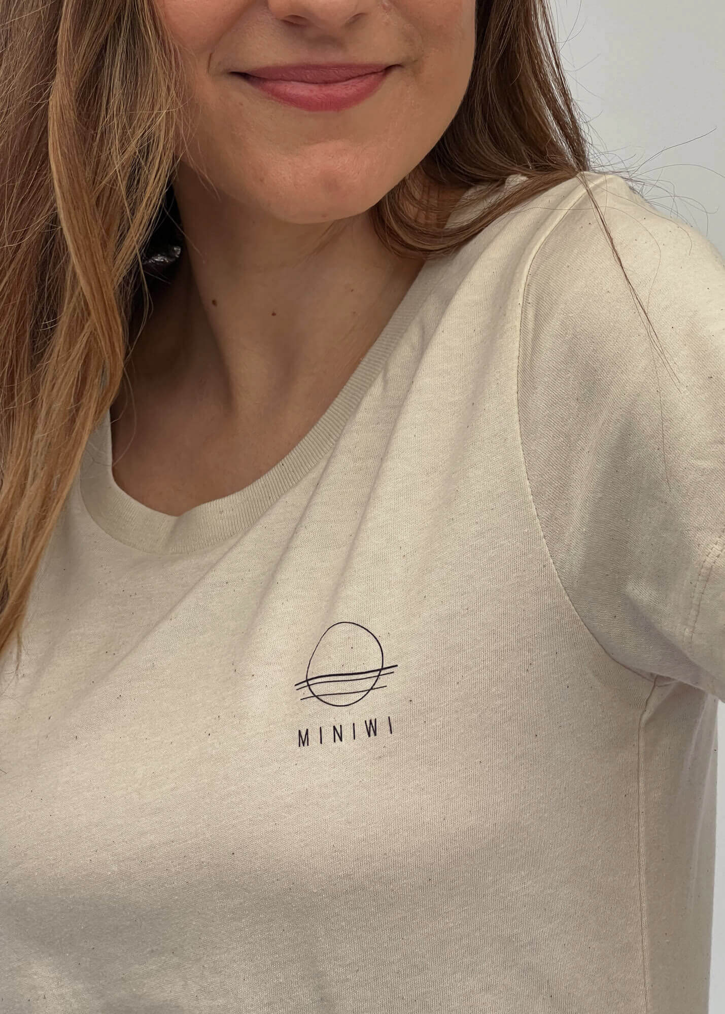 MINIWI | Organic Cotton Women's Short Sleeve T-Shirt - Natural Raw